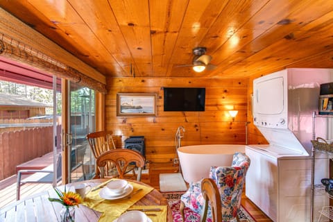 Lake Tahoe Cabin Close to Boating and Skiing! Apartment in Lincoln Park