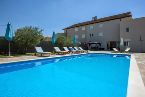 Pool view, Swimming pool, sunbed