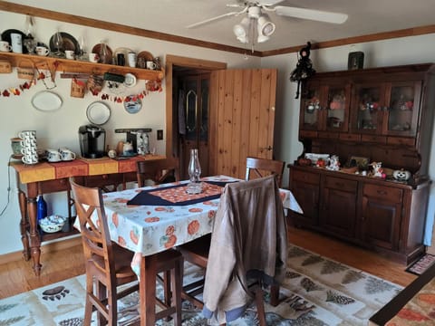 Coffee/tea facilities, Dining area