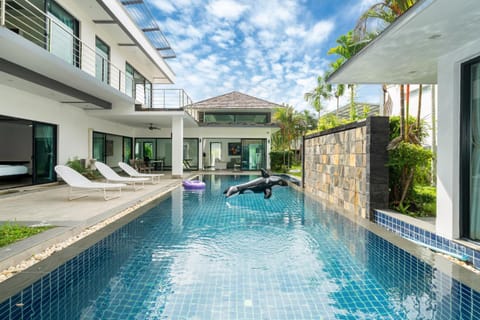 Diamond Villa by Ryan, Boat Avenue Phuket Villa in Choeng Thale