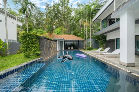 Diamond Villa by Ryan, Boat Avenue Phuket Villa in Choeng Thale