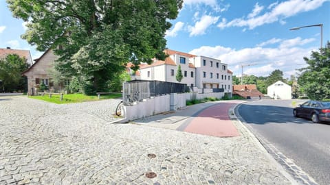 Property building, Street view, Location