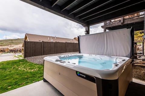 Wellness Retreat with Fitness Equipment, Sauna, Cold Plunge and Hot Tub House in Wasatch County