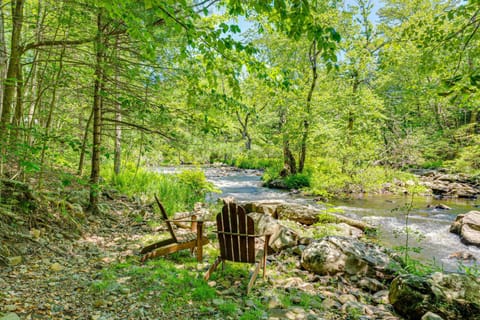 Family Pocono Pines Cottage with Deck and Creek Access House in Pocono Pines