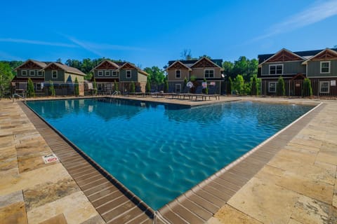 Aqua Paradise by Eden Crest Chalet in Gatlinburg