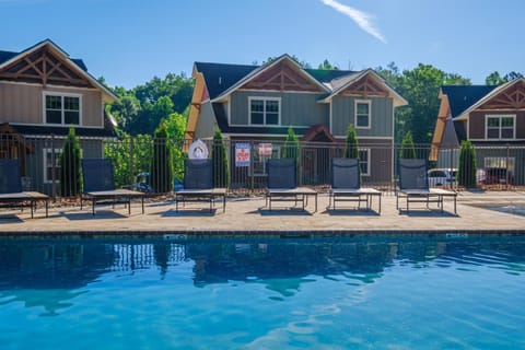 Aqua Paradise by Eden Crest Chalet in Gatlinburg