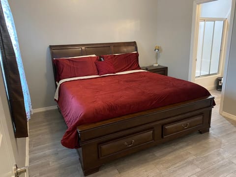 Cozy Getaway with King Bed near UTRGV Apartment in Edinburg