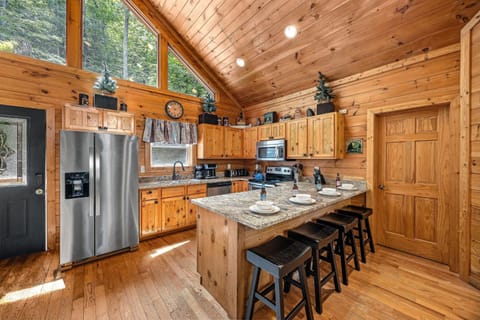 Hickory Hollow Lodge by Eden Crest Chalet in Sevier County