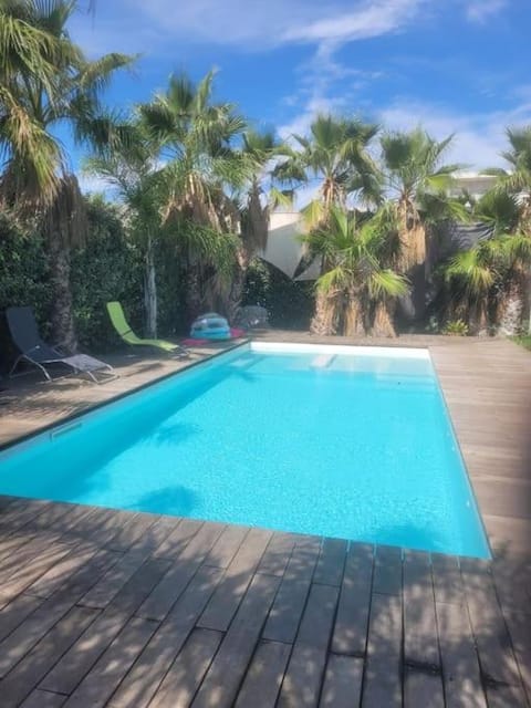 RDC Villa d'Architecte avec Piscine Privée Apartment in Agde