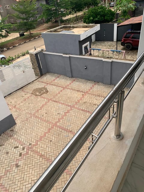 Property building, View (from property/room), Balcony/Terrace, Parking