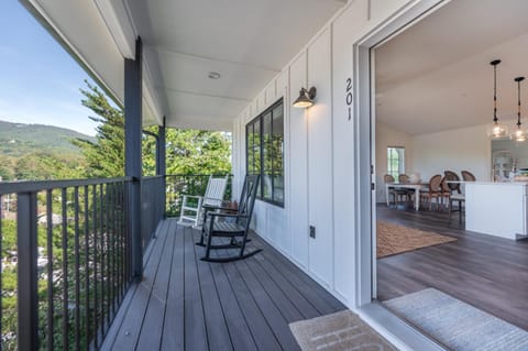 Patio, Day, Natural landscape, View (from property/room), Balcony/Terrace, Balcony/Terrace, Mountain view