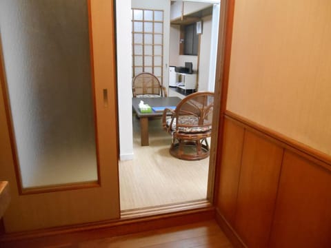 駅徒歩5分どこへも大阪駅へ直結どこへもすぐの大型庭付GlampingHouse Apartment in Osaka