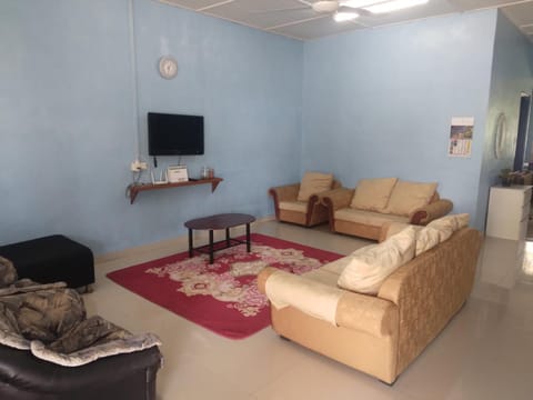 Communal lounge/ TV room, TV and multimedia, Living room, Seating area