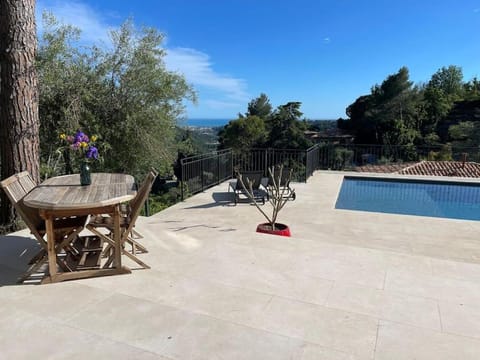 Balcony/Terrace, Dining area, Swimming pool