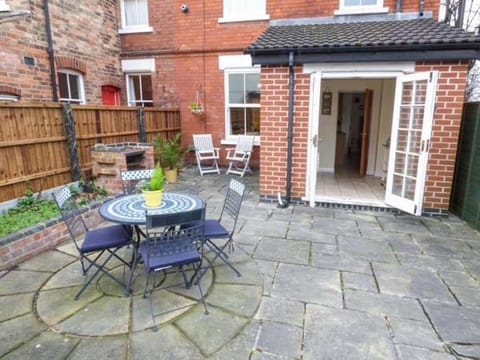 House on the Green Spacious-Super location Casa in Derby