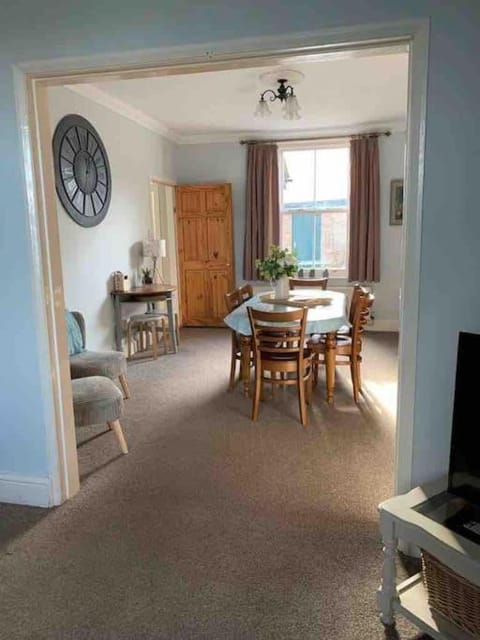 House on the Green Spacious-Super location Casa in Derby