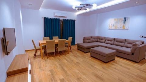 Living room, Seating area, Dining area