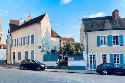 Property building, Street view, Location, Parking
