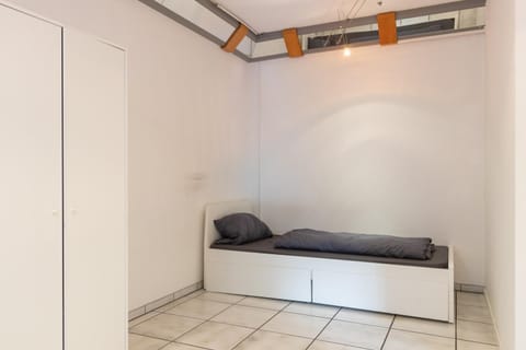 Handwerker Wohnung Raum Mainz mit 4 Schlafzimmer Apartment in Mainz-Bingen