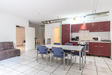 Handwerker Wohnung Raum Mainz mit 4 Schlafzimmer Apartment in Mainz-Bingen