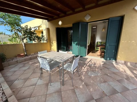 Patio, Day, View (from property/room), Balcony/Terrace, Living room, Seating area, Dining area