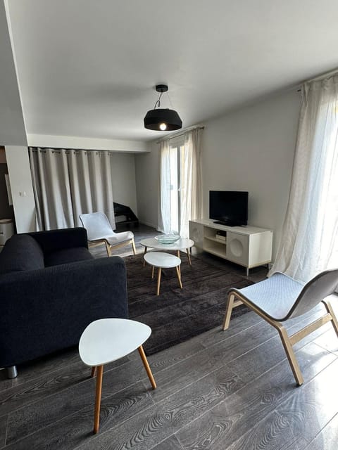 Villa Constance 2 - Spacieux Duplex avec piscine privative Apartment in Antibes