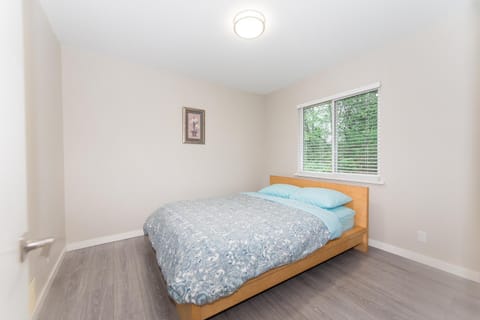 Burnaby Metrotown 3 bedroom upstairs House in Burnaby