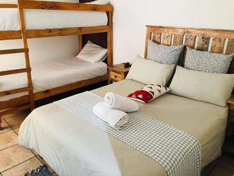 MELJAA GROUP Guesthouse Bed and Breakfast in Cape Town