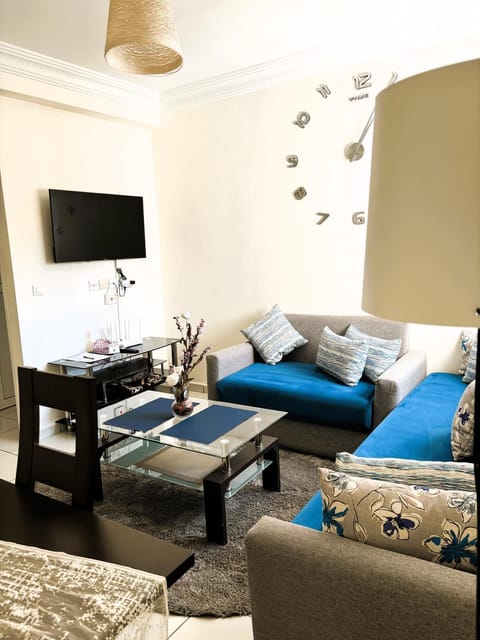 Communal lounge/ TV room, TV and multimedia, Living room, Seating area, Evening entertainment