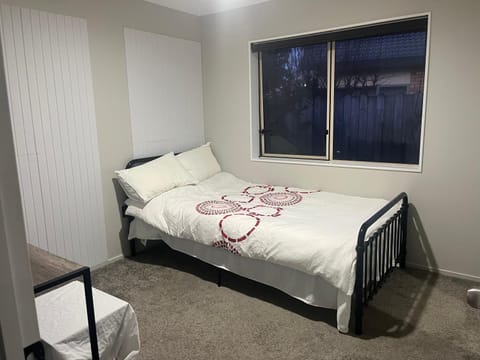 Quiet and comfortable Vacation rental in Hamilton