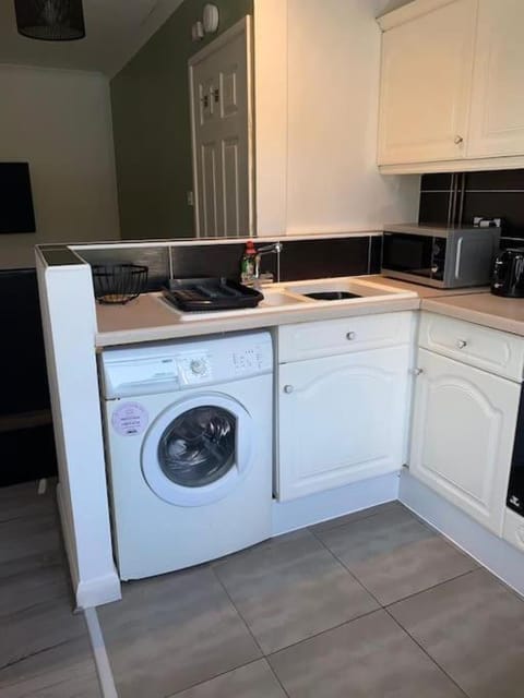 Kitchen or kitchenette, washing machine