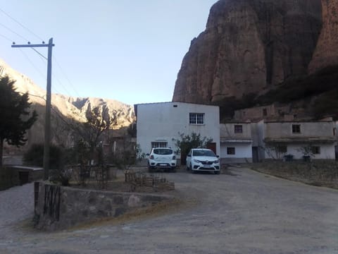 Property building, Day, Natural landscape, Mountain view, Parking