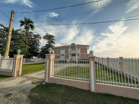 La Rinconada Beachfront Retreat House in Rincón