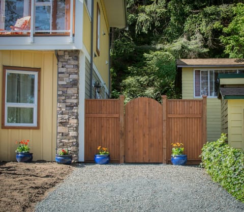 Windslow Guest Suite at Kye Bay Pensão in Comox