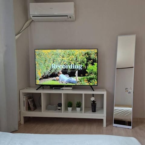 TV and multimedia, Bedroom, air conditioner