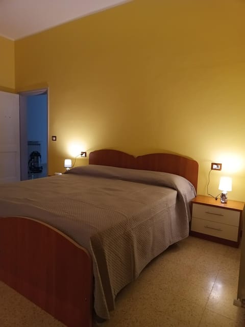 Bed, Photo of the whole room, Bedroom, furniture