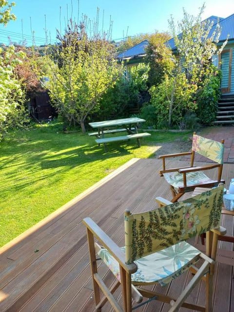 Garden setting, quality independent studio for two Apartment in Christchurch