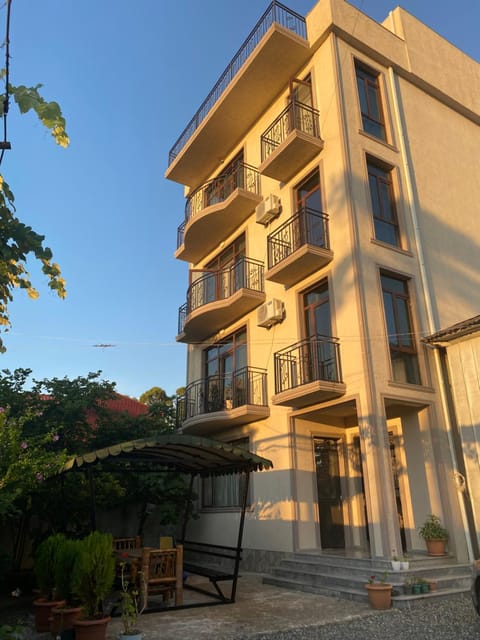 Property building, Day, Balcony/Terrace