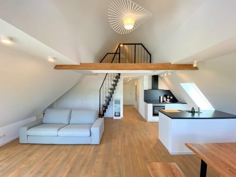 Living room, Photo of the whole room, Seating area