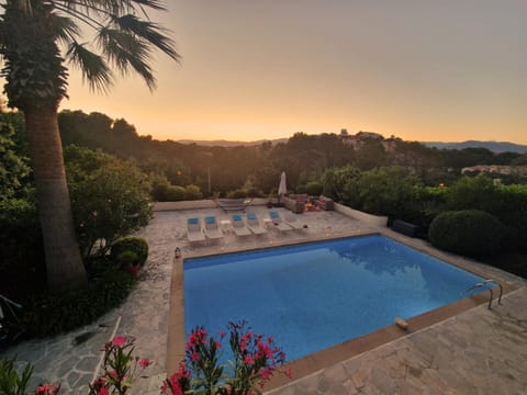 Luxury Getaway - Modern Villa with pool and AC Villa in Mougins