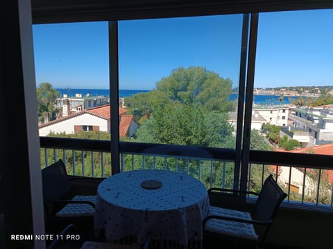 Day, Natural landscape, Balcony/Terrace, Dining area, Sea view