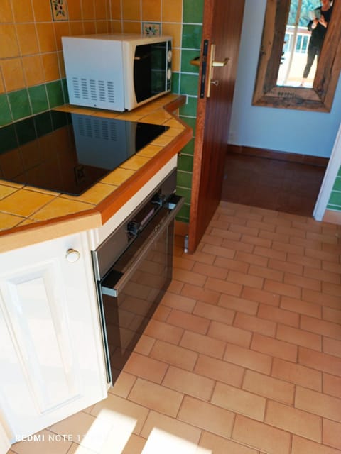 Kitchen or kitchenette, dishwasher, oven, stove