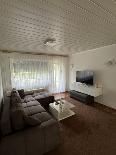 Communal lounge/ TV room, TV and multimedia, Living room, Seating area