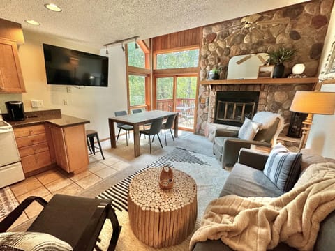 Cozy Townhome at Lutsen Mtn - Ski-in, Ski-out, Pool, Hot Tub, Fitness Center, resort amenities galore! House in Lutsen