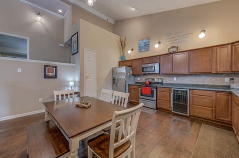 Dining area, kitchen