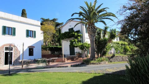 Property building, Patio, Restaurant/places to eat, Facade/entrance, Garden, Lobby or reception