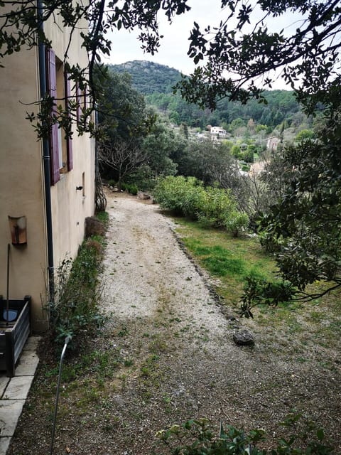 Location Cévennes - Maison familiale 10 couchages sur les hauteurs d'Anduze 30140 Casa in Anduze