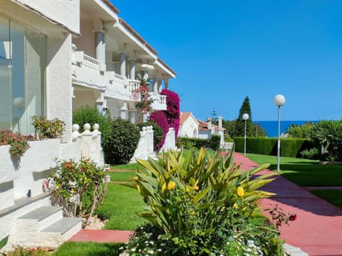 Property building, Day, Garden, Garden view, Sea view