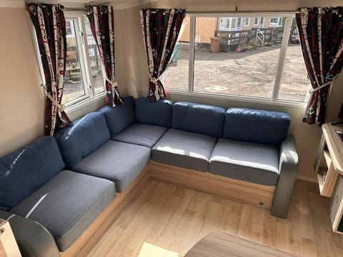 Swift 3-Bedroom Caravan, Glasgow Apartment in Glasgow