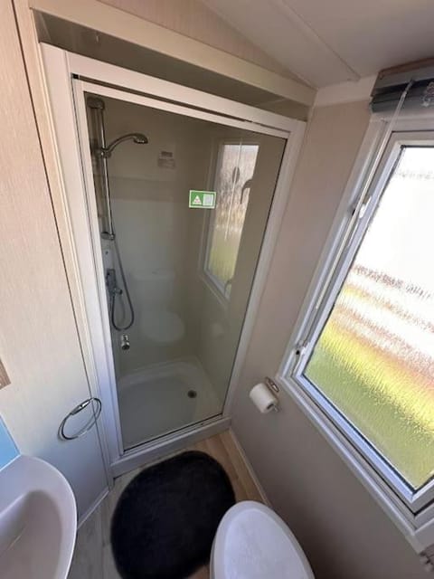 Swift 3-Bedroom Caravan, Glasgow Apartment in Glasgow